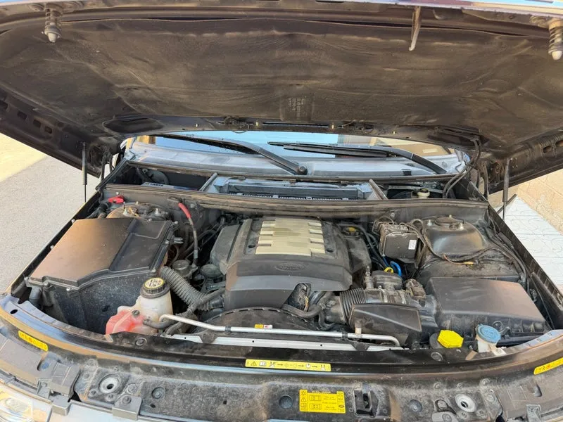 Land Rover Range Rover 4.4 V8 HSE — foto 5 de 18
