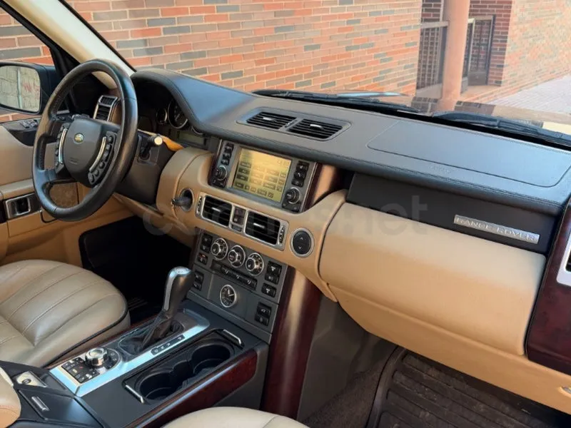 Land Rover Range Rover 4.4 V8 HSE — foto 18 de 18