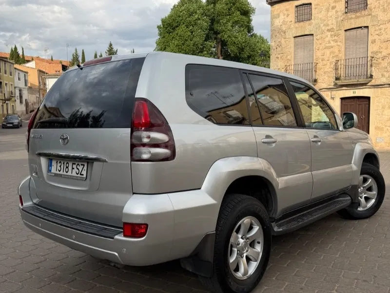 Toyota Land Cruiser 3.0 D4D VXL — foto 2 de 7